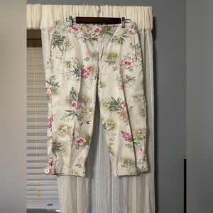 Khakis world fashion floral print capris